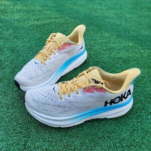 Hoka One One Clifton 9 - Women's running shoes  - Size 11B